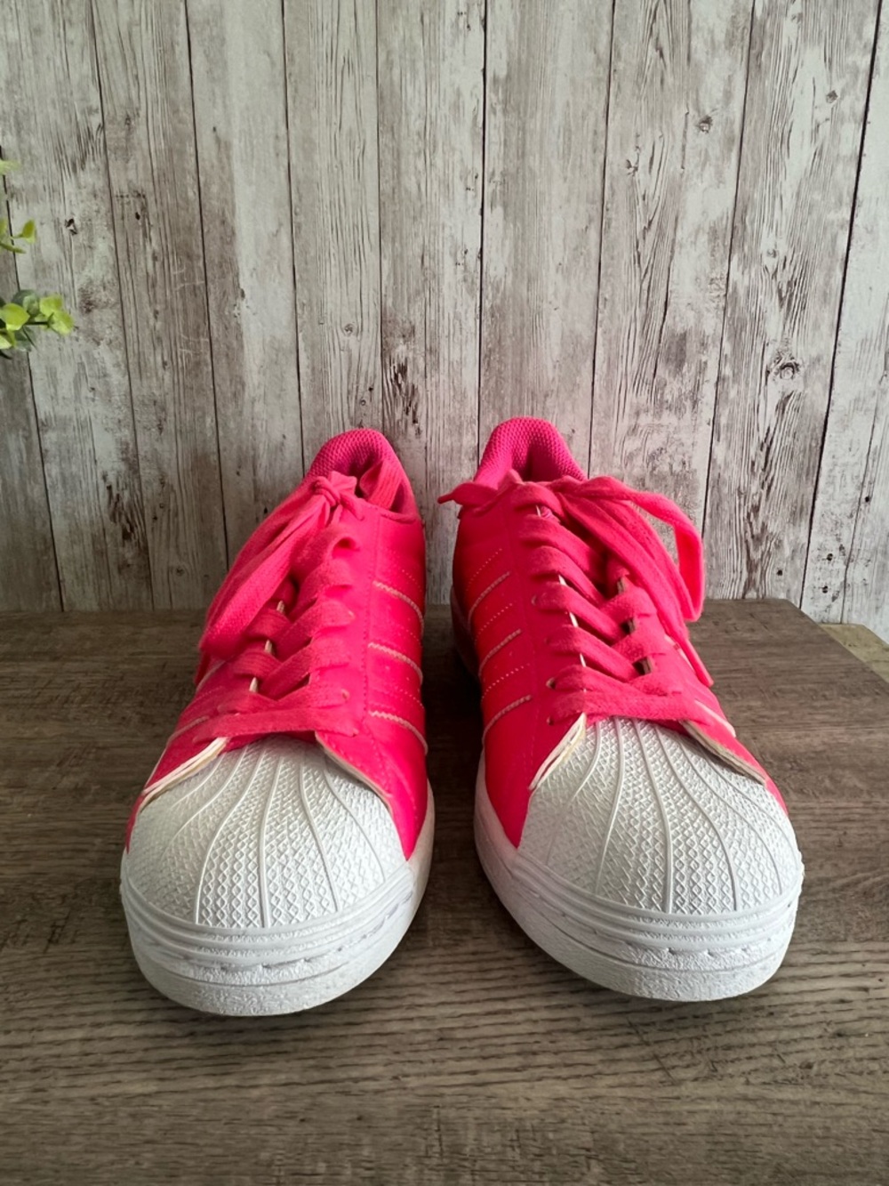 adidas Superstar Women's Bright Sonic  Pink Lace-Up Sneakers Size 40 M7, W9 - Picture 2 of 7